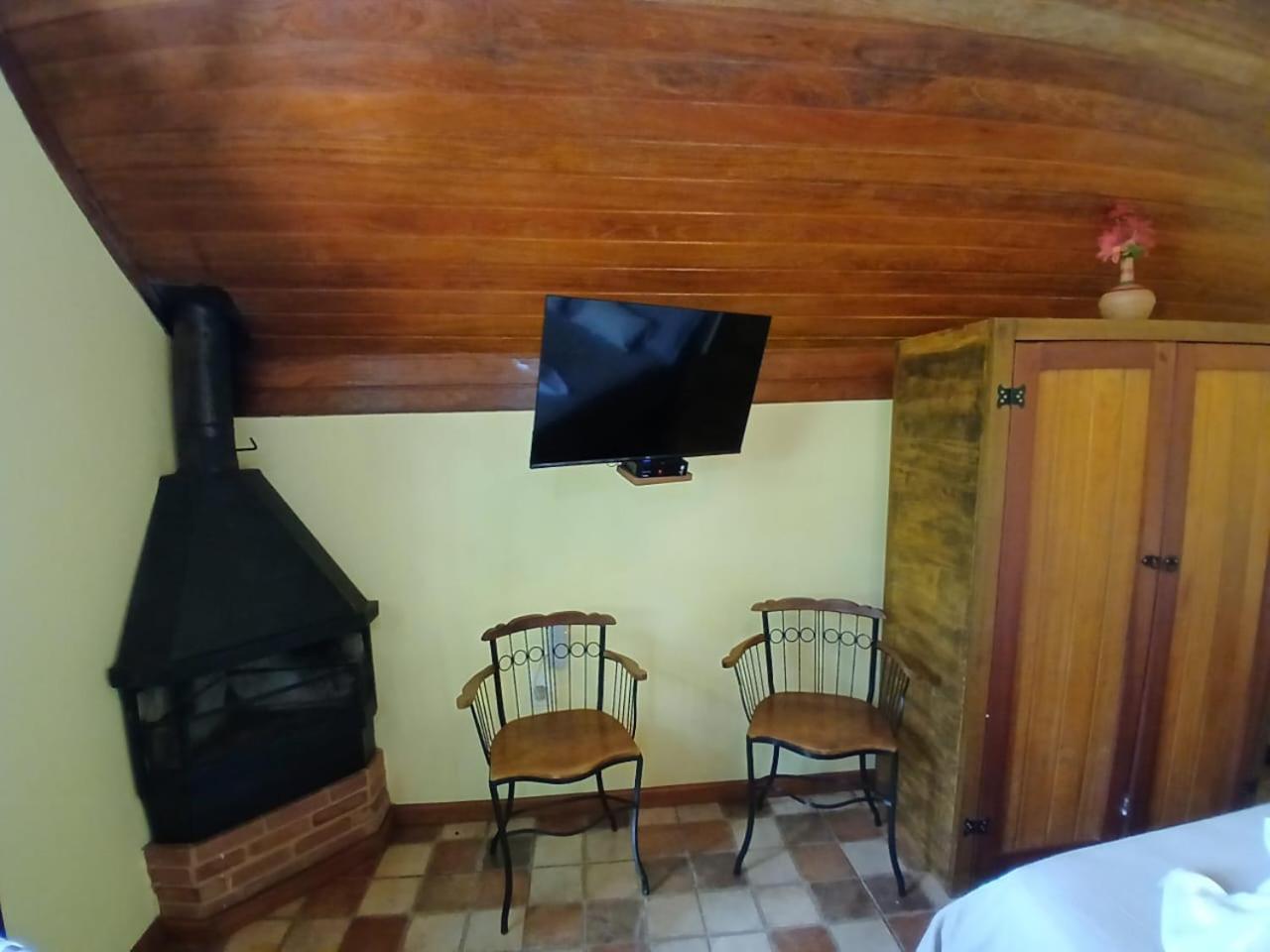 Sitio Recanto Da Paz Chales - Casa E Chale Para Temporada Sao Pedro da Serra  Phòng bức ảnh